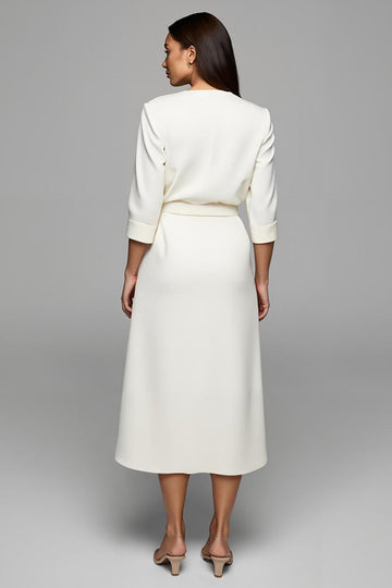 Robe de travail midi crayon à col en V froncé en satin ivoire avec manches